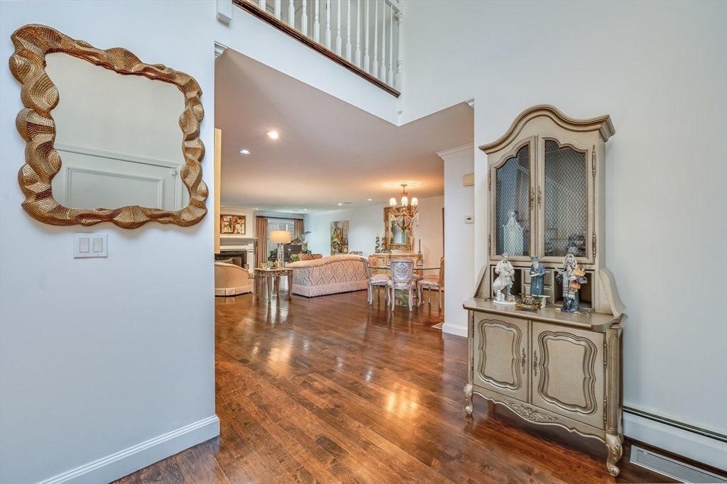 Condo in Newton, Massachusetts, United States 3 - 18086665