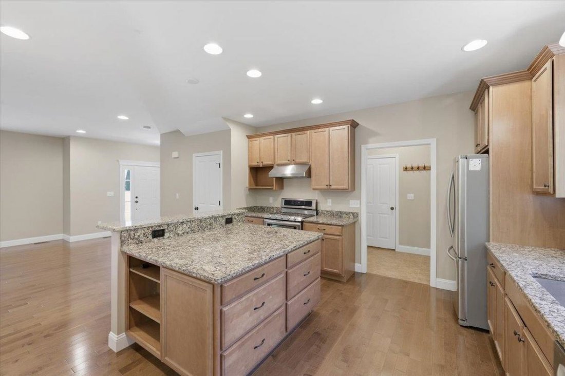 House in Londonderry, New Hampshire, United States 2 - 18088099