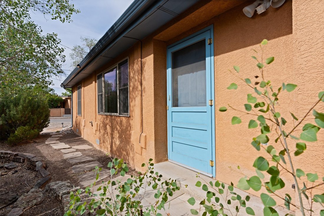 Santa Fe, New Mexico, United States 1 - 18084974