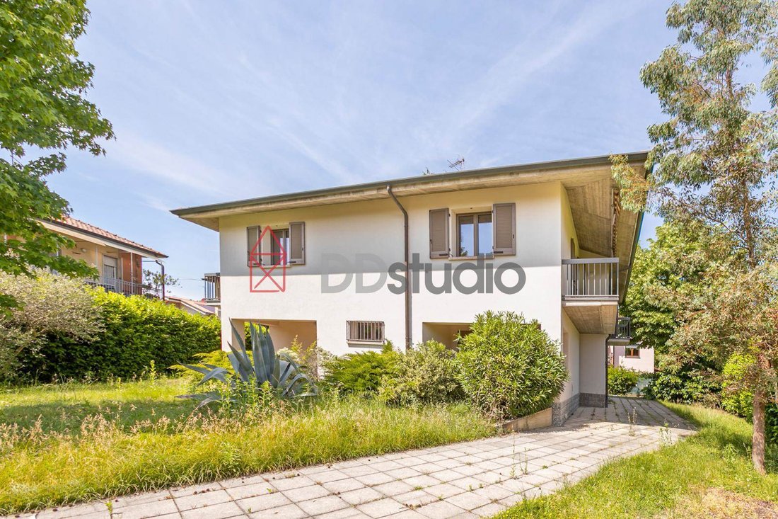Villa in Longuelo, Bergamo, Italy 1 - 18087193