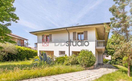 Villa in Longuelo, Bergamo, Italy 1