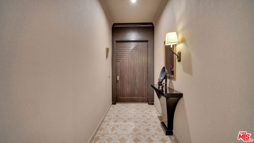 Condo in Los Angeles, California, United States 5 - 18086880
