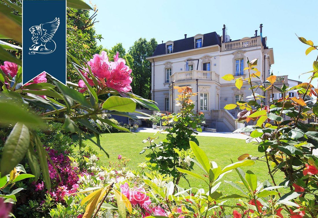 Villa in Center, Gallarate, Lombardy 1 - 18087546