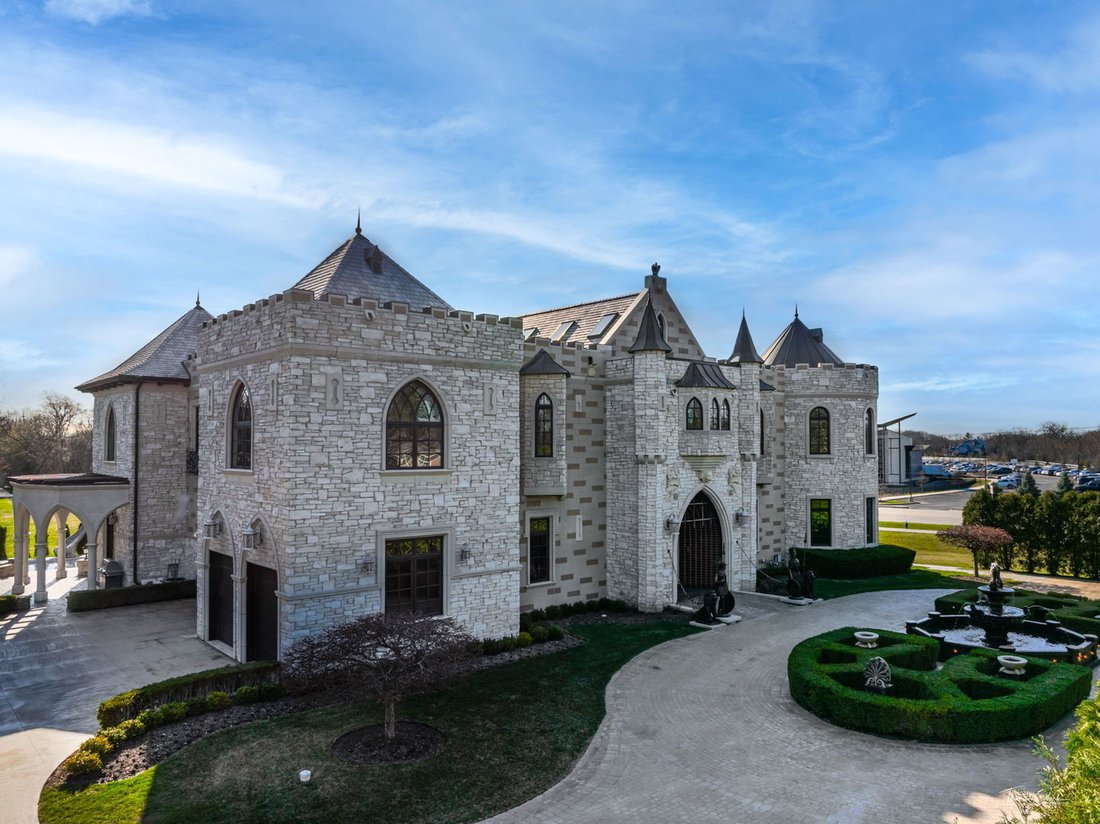 House in Oak Brook, Illinois, United States 3 - 18086186