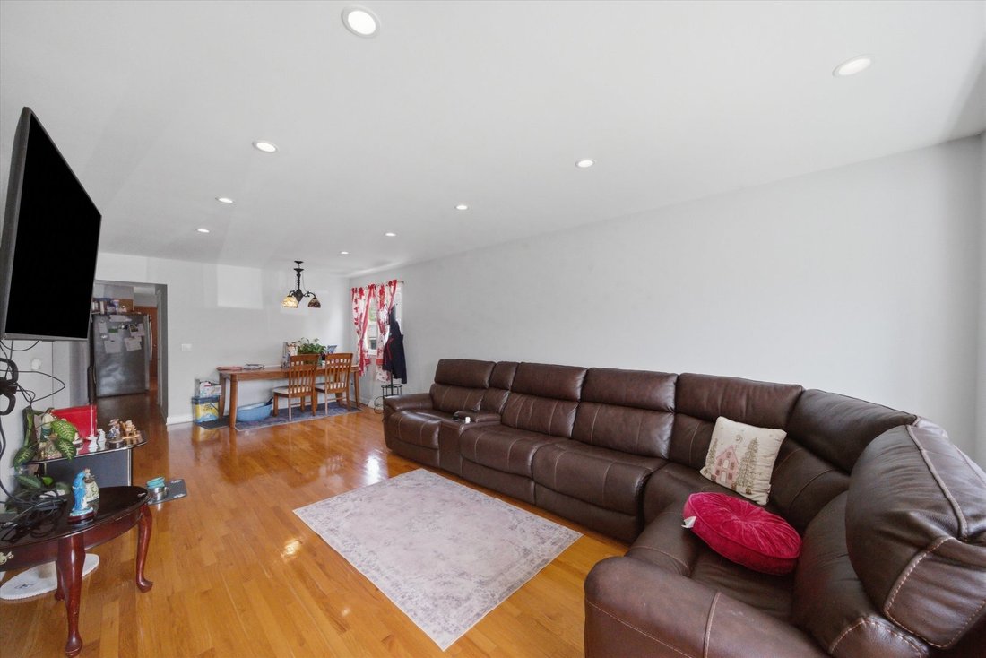 Chicago, Illinois, United States 4 - 18086238