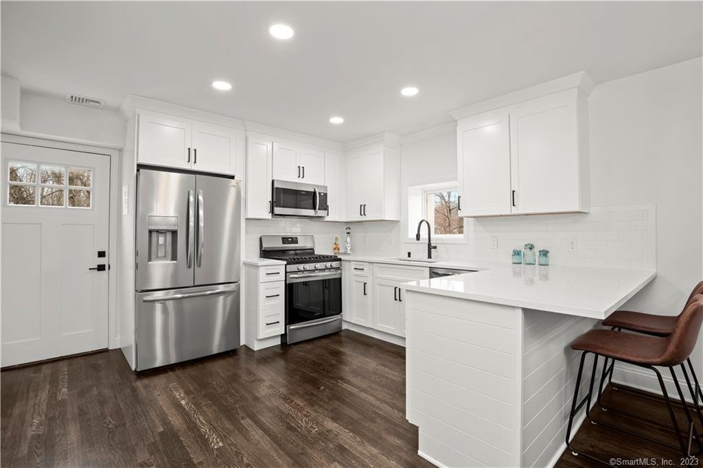 House in Trumbull, Connecticut, United States 4 - 18081452