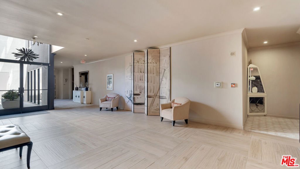Condo in Los Angeles, California, United States 3 - 18086880