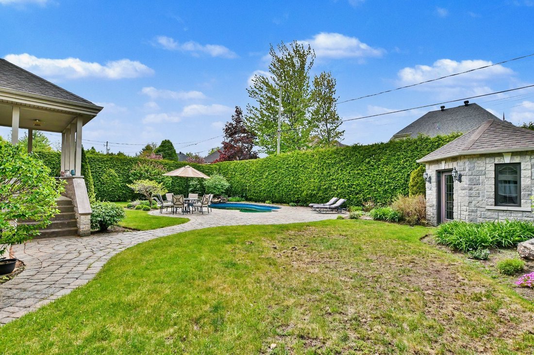House in Blainville, Quebec, Canada 3 - 18086601