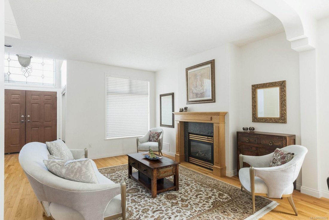 House in Saanich, British Columbia, Canada 5 - 18086678