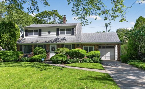 House in Carle Place, New York, United States 1