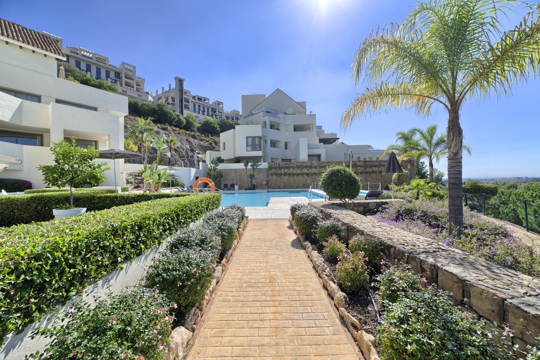 Penthouse in Benahavis, Andalusia, Spain 2 - 16134262