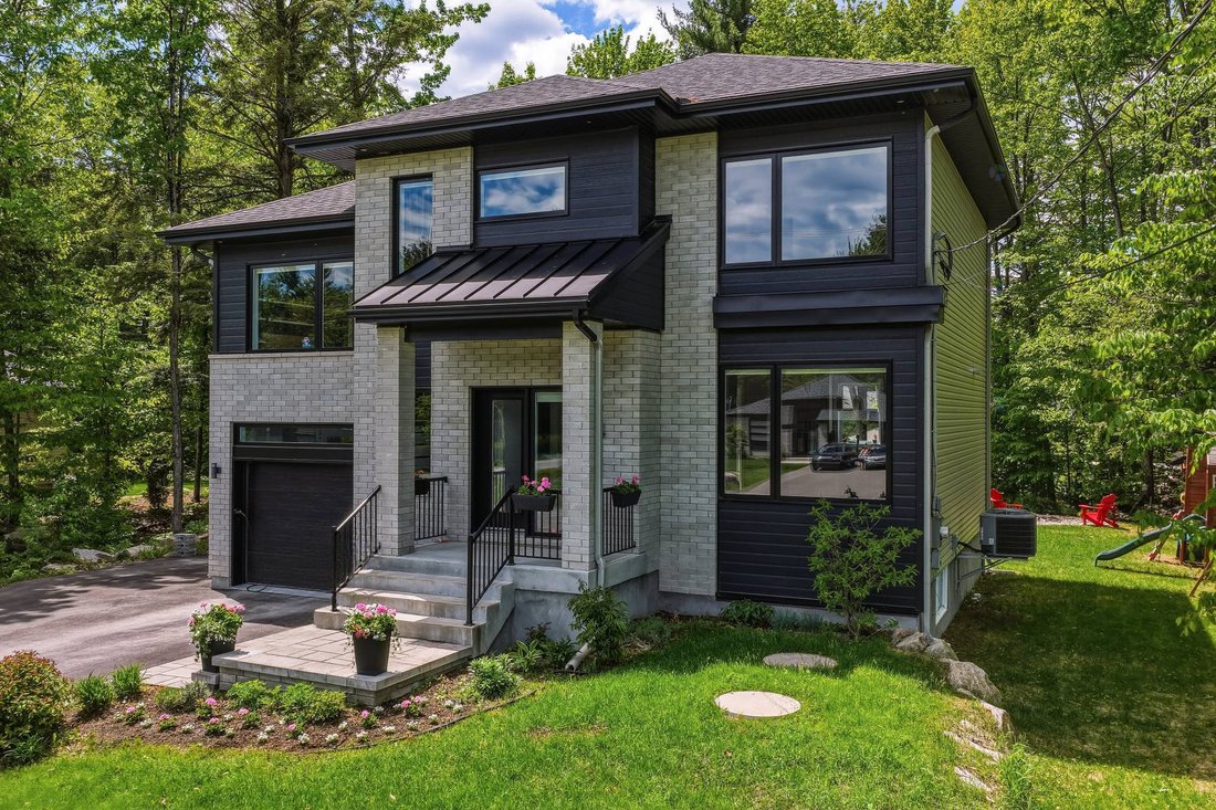 House in Saint-Colomban, Quebec, Canada 2 - 17970027