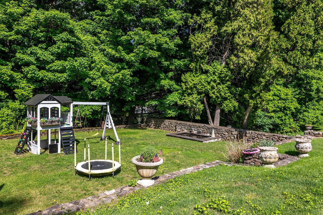 House in Watertown, Connecticut, United States 5 - 18083523