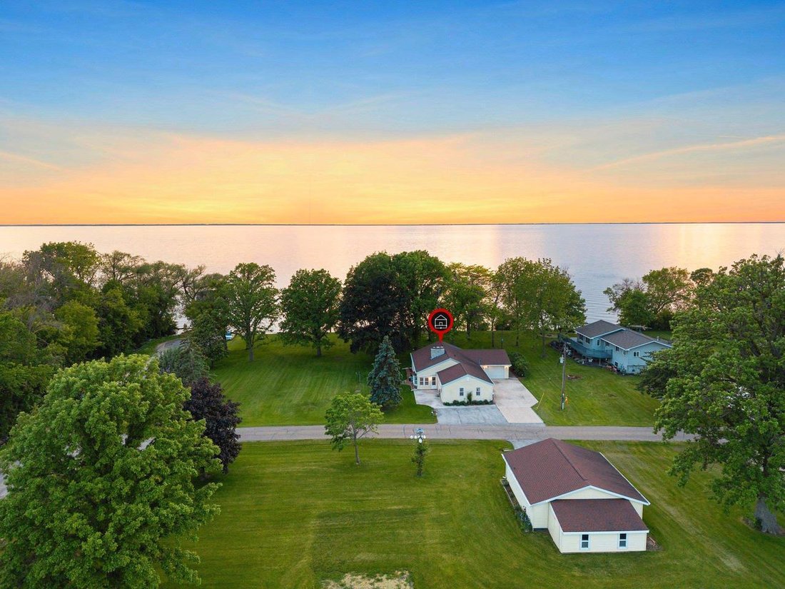 House in Chilton, Wisconsin, United States 2 - 18086385