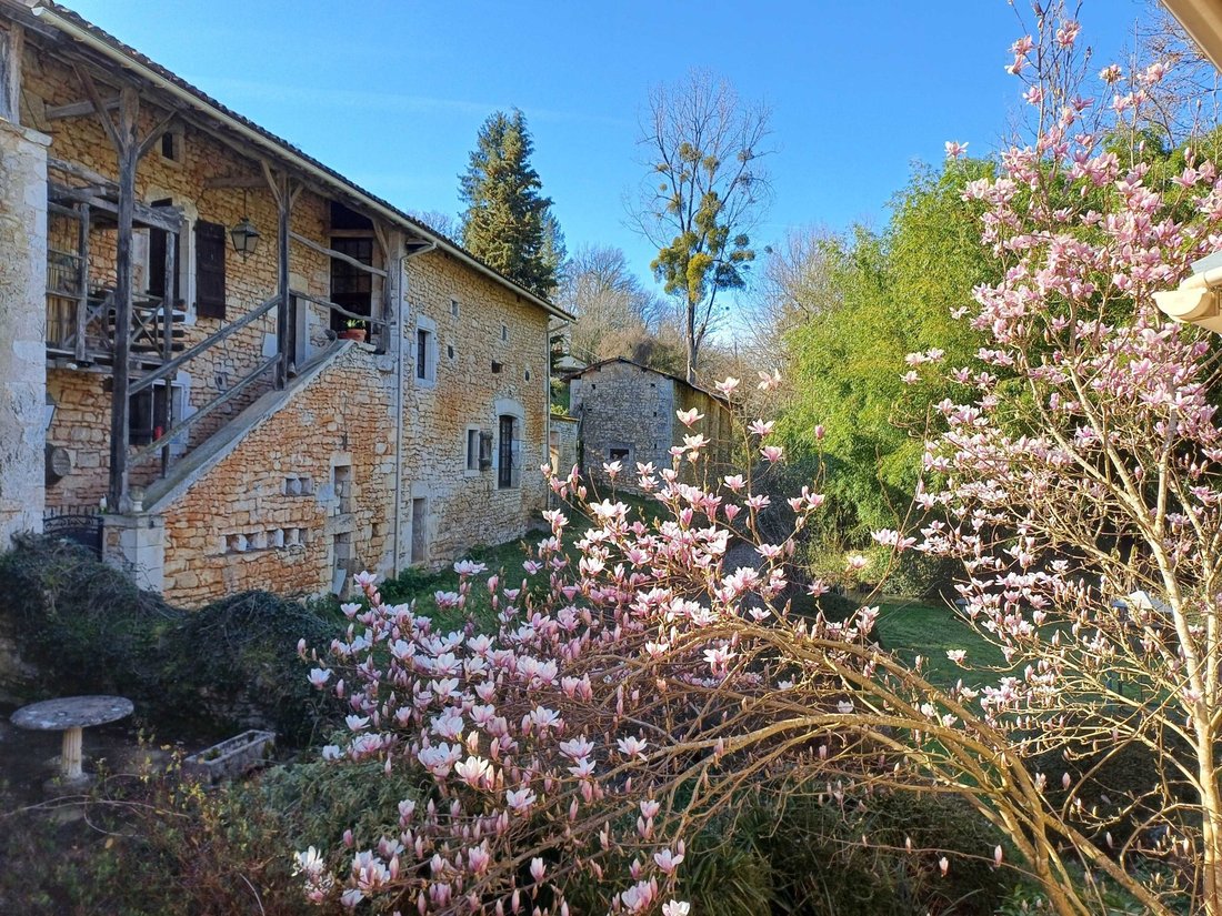 House in Chasseneuil-sur-Bonnieure, Nouvelle-Aquitaine, France 2 - 16699983
