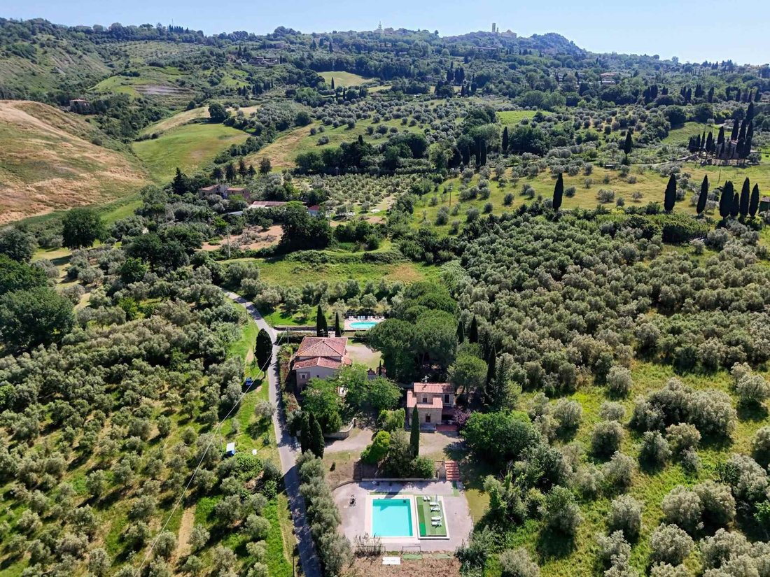Volterra, Tuscany, Italy 1 - 18087202