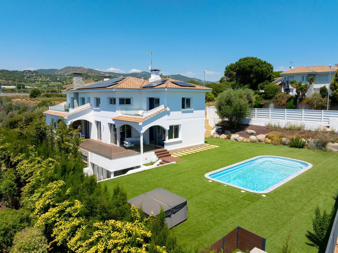 Villa in Alella, Catalonia, Spain 2 - 18089068