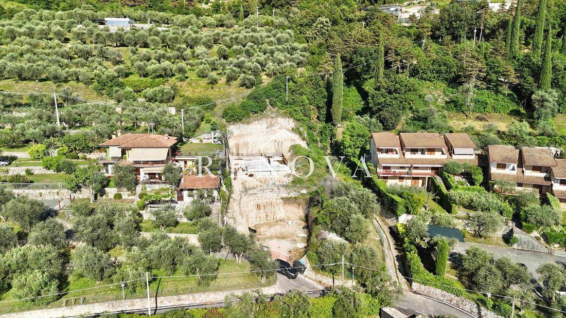 Land in Torri del Benaco, Veneto, Italy 4 - 18076770