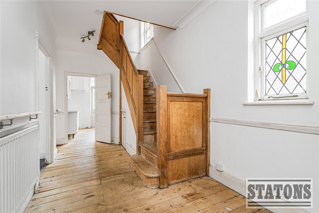 House in Barnet, England 2 - 18081273