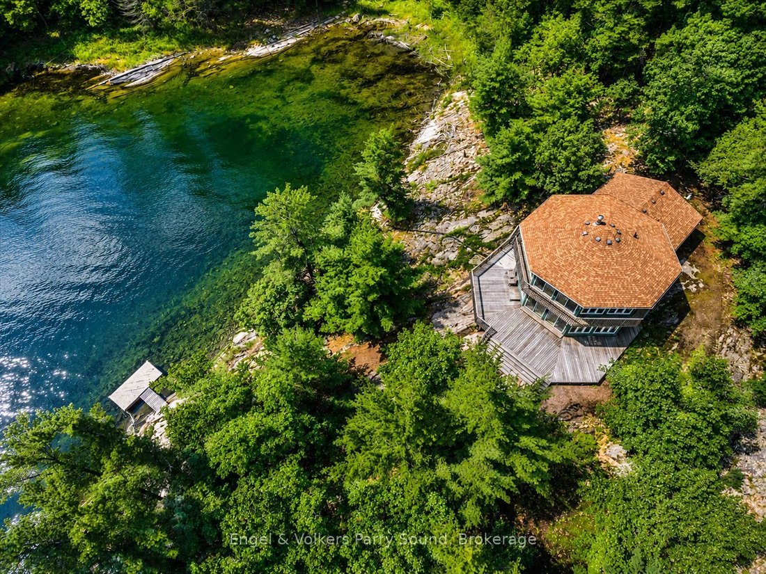 House in Ojibway Island, Ontario, Canada 3 - 18086702