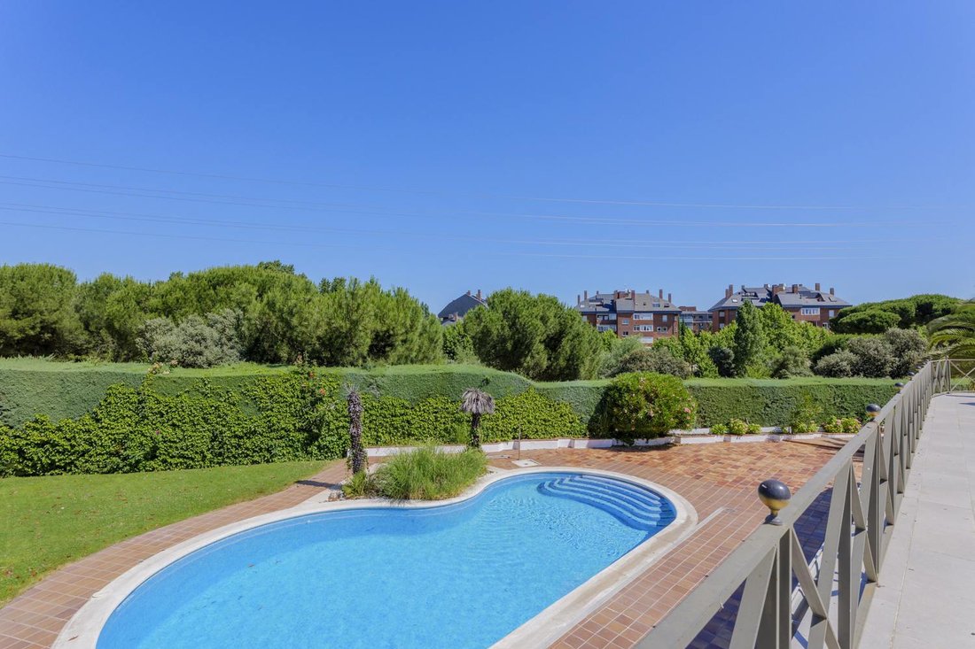 Villa in Somosaguas, Pozuelo de Alarcon, Comunidad de Madrid 2 - 18081422