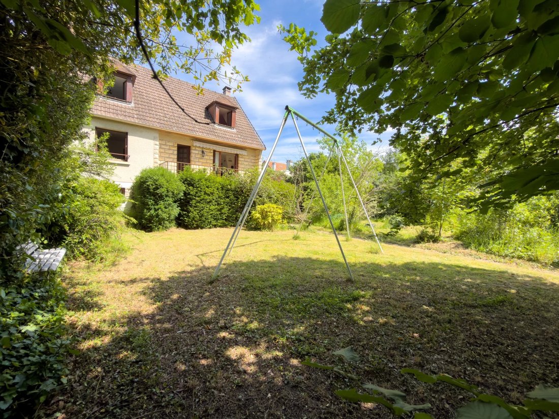 House in Les Pavillons-sous-Bois, Ile-de-France, France 1 - 18083285