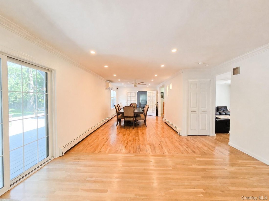 House in Syosset, New York, United States 5 - 18046646
