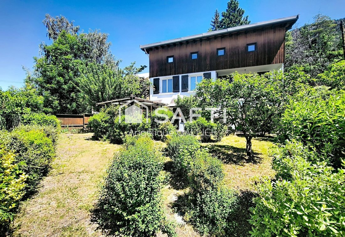 House in Briançon, Provence-Alpes-Côte d'Azur, France 2 - 18084064