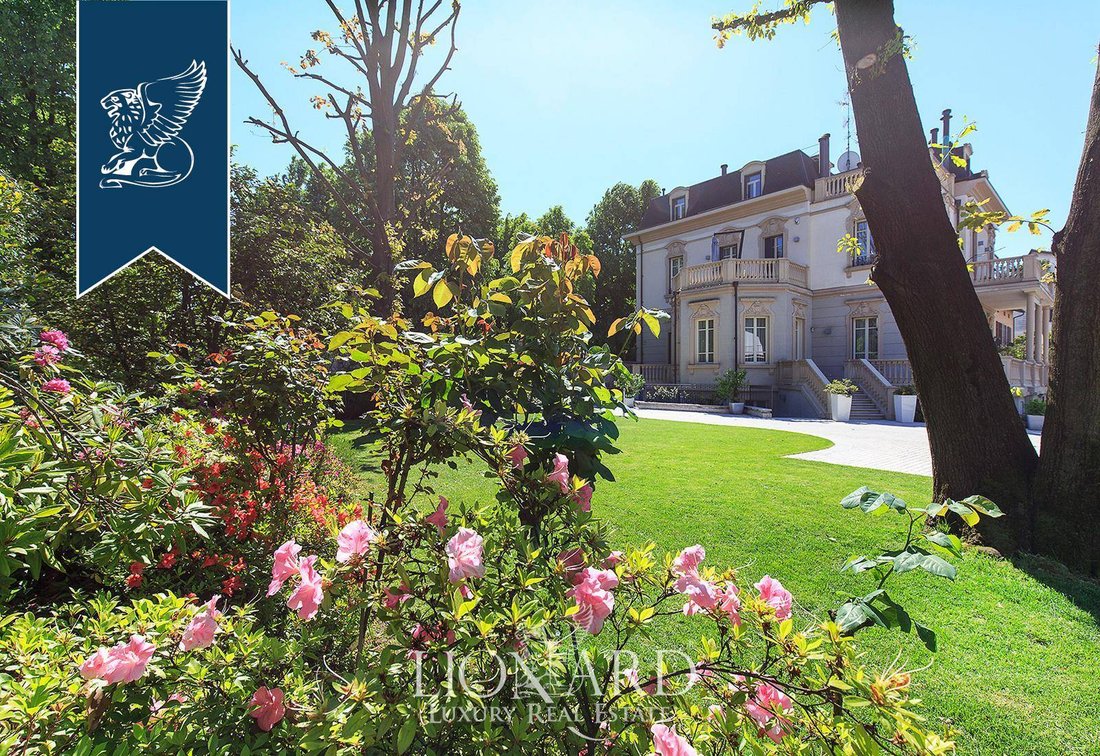 Villa in Center, Gallarate, Lombardy 4 - 18087546