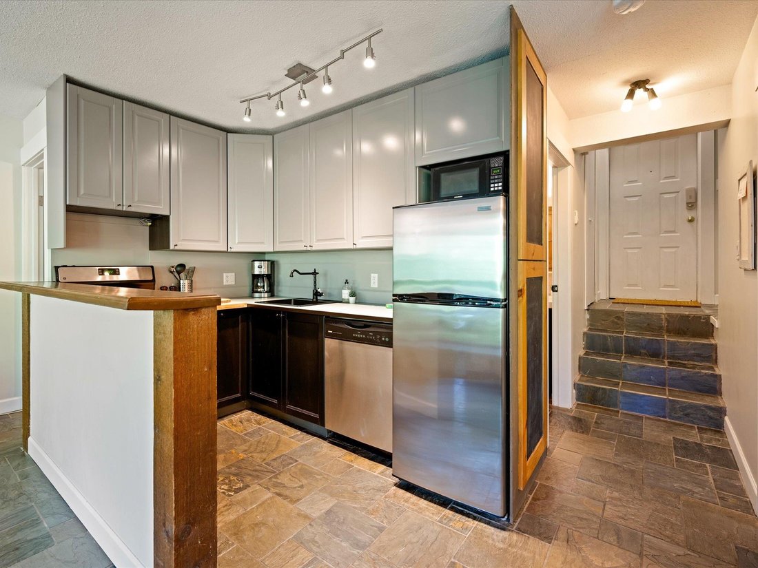 Townhouse in Whistler, British Columbia, Canada 5 - 18086721