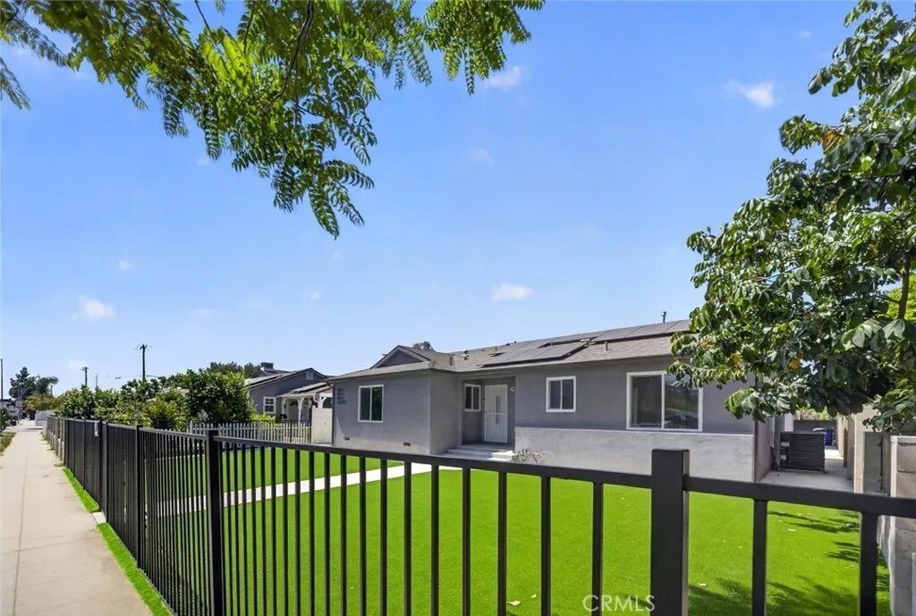 Los Angeles, California, United States 3 - 18088837