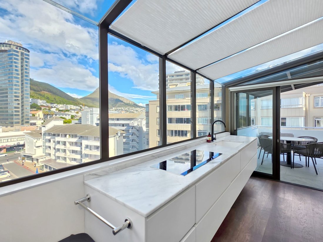 Apartment in Three Anchor Bay, Atlantic Seaboard, Cape Town 4 - 18084946