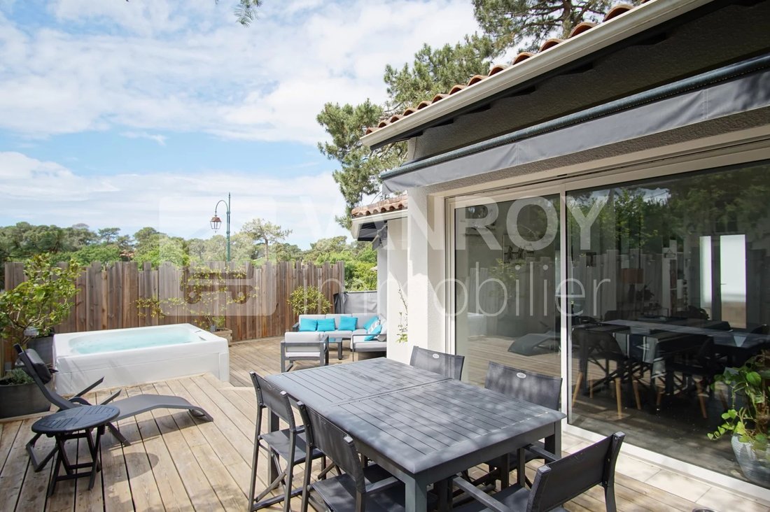 Villa in Le Moulleau-Les Abatilles, Arcachon, France 1 - 18084474