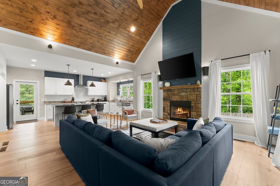 House in Clarkesville, Georgia, United States 3 - 18082721