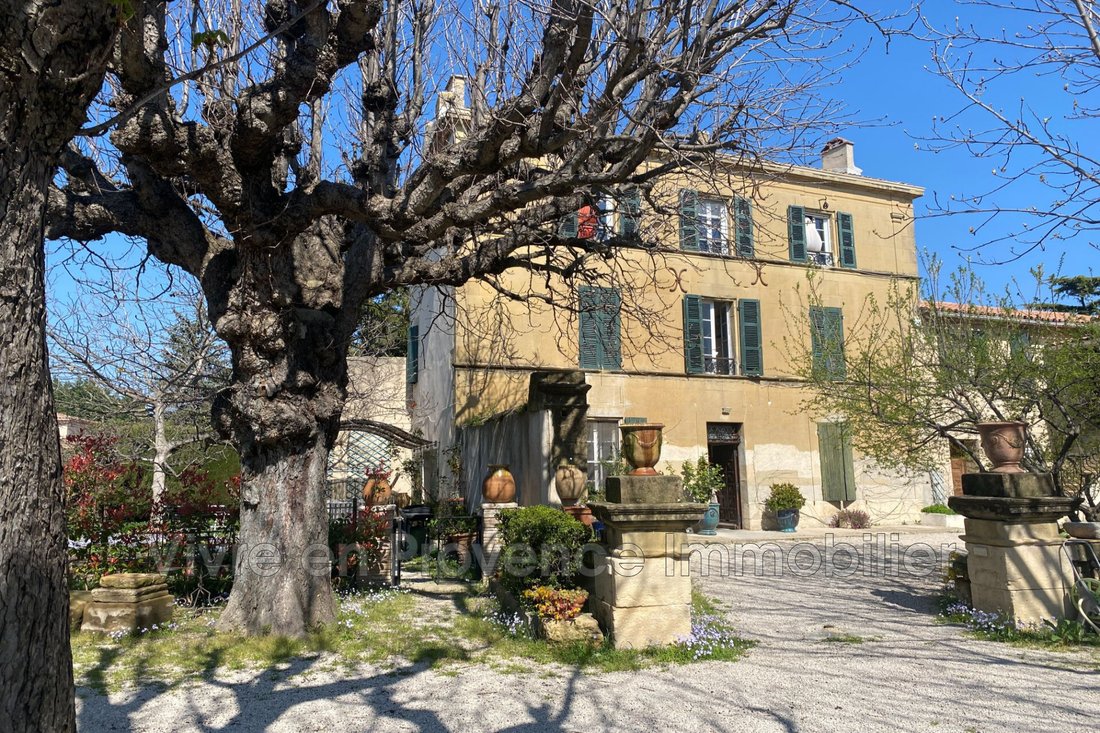 Villa in Nord et Ouest, Eyguières, France 1 - 18089581