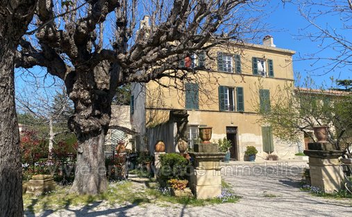 Villa in Nord et Ouest, Eyguières, France 1