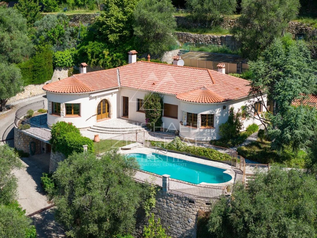Villa in Grasse, Provence-Alpes-Côte d'Azur, France 1 - 18082985