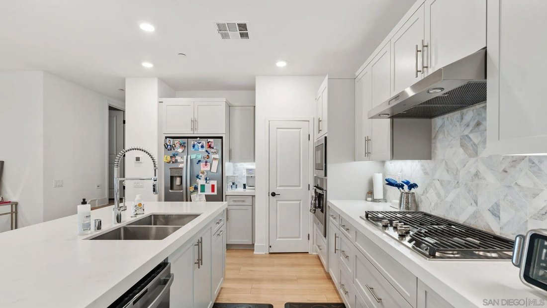 Condo in San Diego, California, United States 5 - 18085426