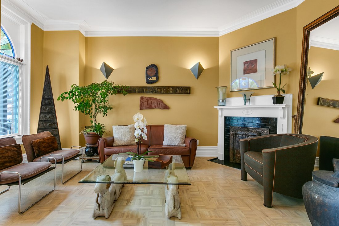 House in Toronto, Ontario, Canada 5 - 18080875