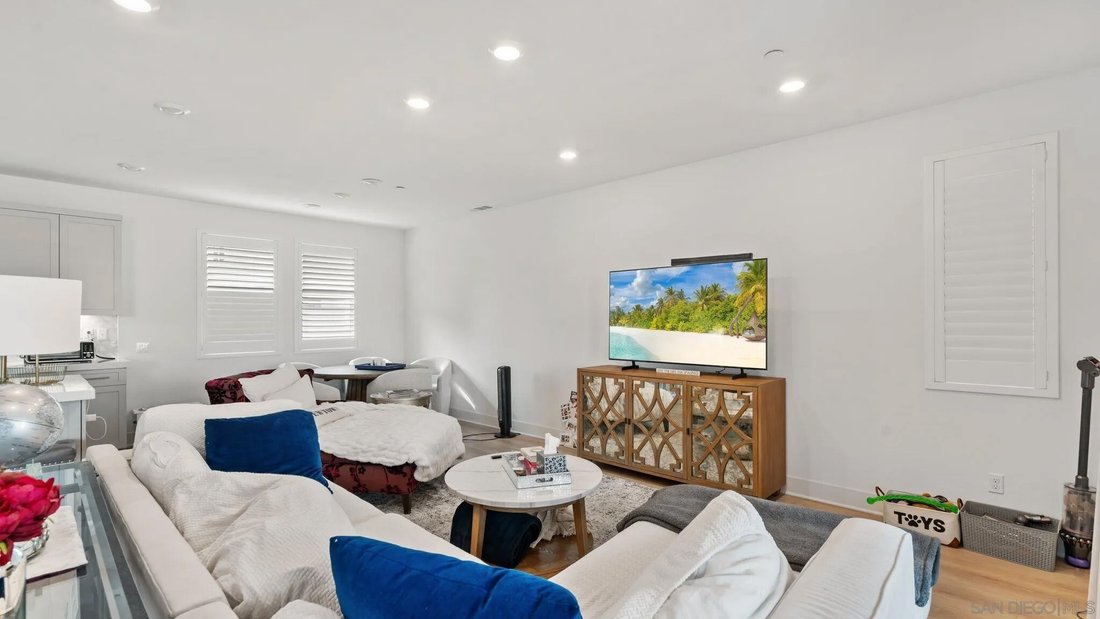 Condo in San Diego, California, United States 3 - 18085426
