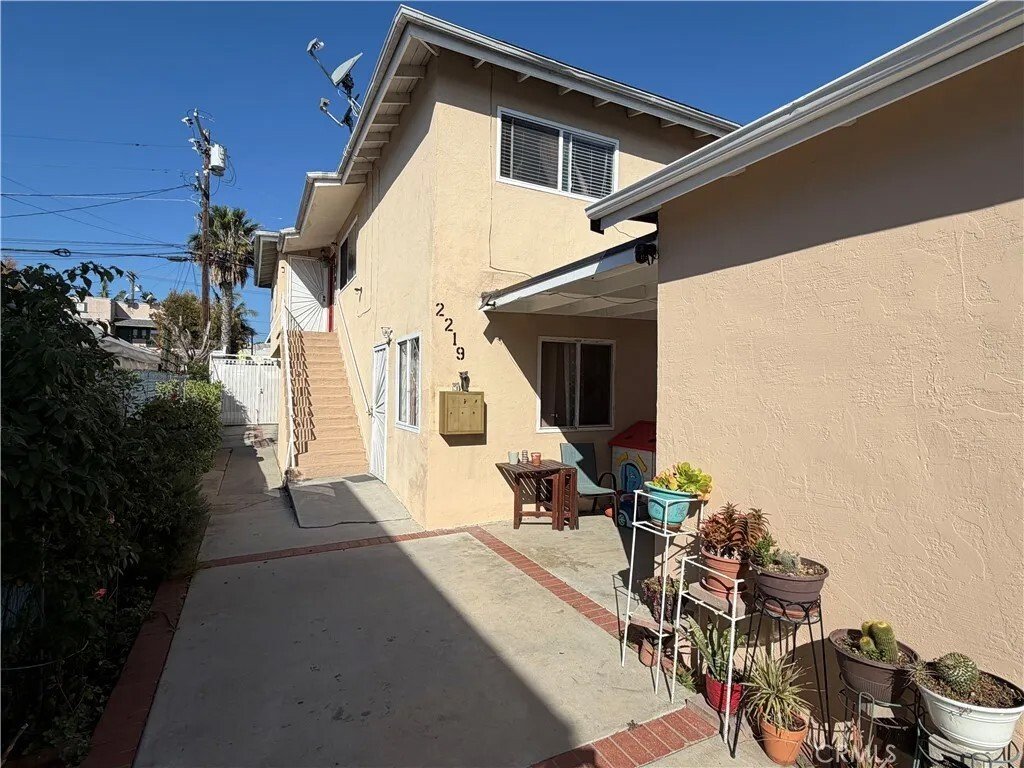 Los Angeles, California, United States 2 - 17433234