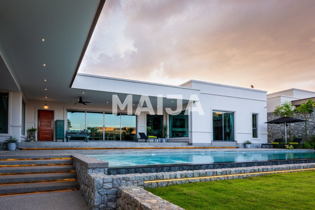 Villa in Bang Lamung Sub-district, Chon Buri, Thailand 3 - 18085049