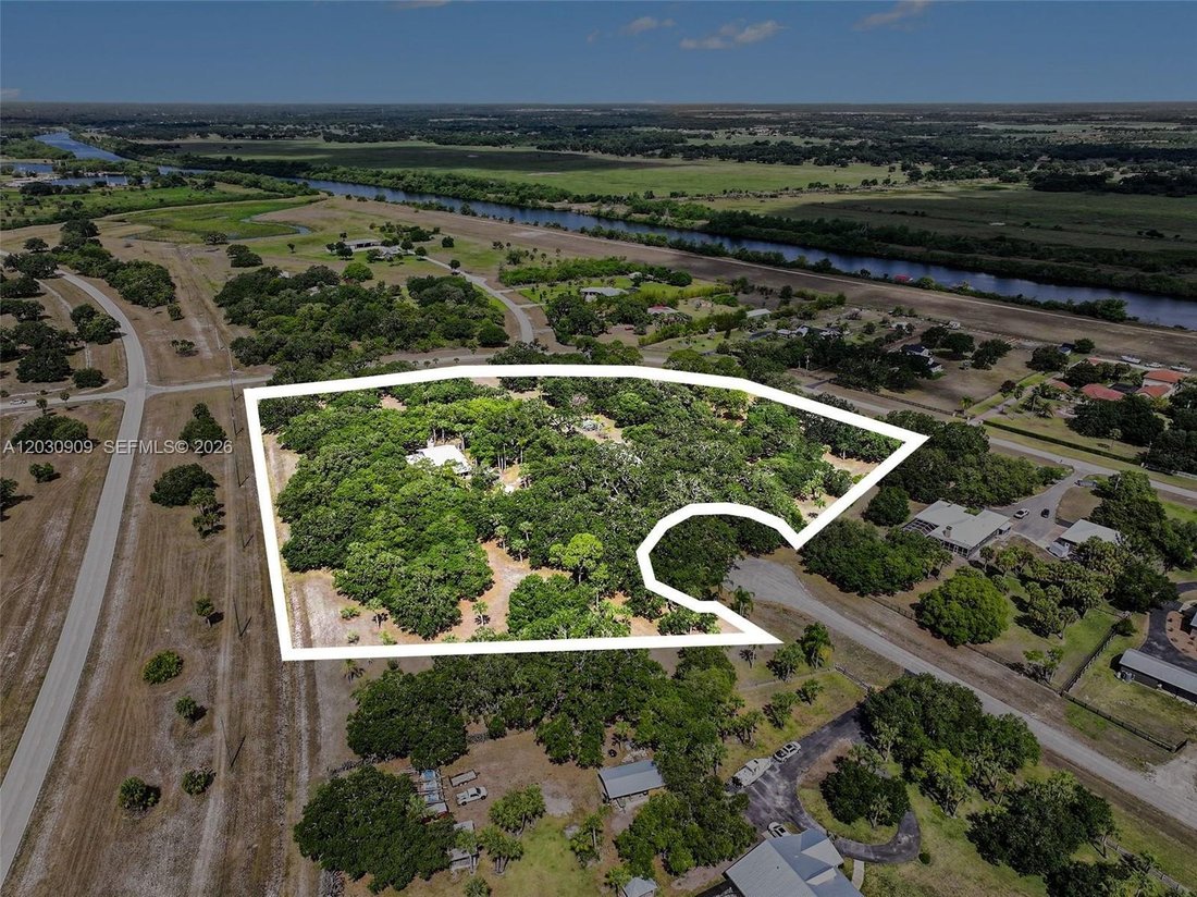 House in Other, Florida, United States 4 - 18081134