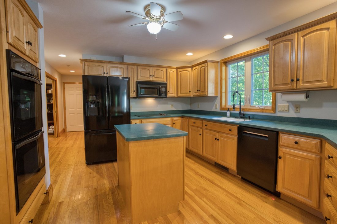 House in Hooksett, New Hampshire, United States 4 - 18082408