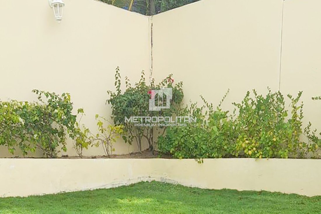 Villa in The Meadows, Dubai, United Arab Emirates 5 - 17691002