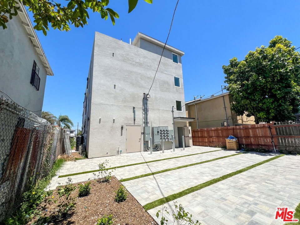Los Angeles, California, United States 5 - 18086845