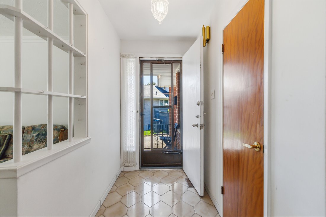 House in Toronto, Ontario, Canada 3 - 18082820