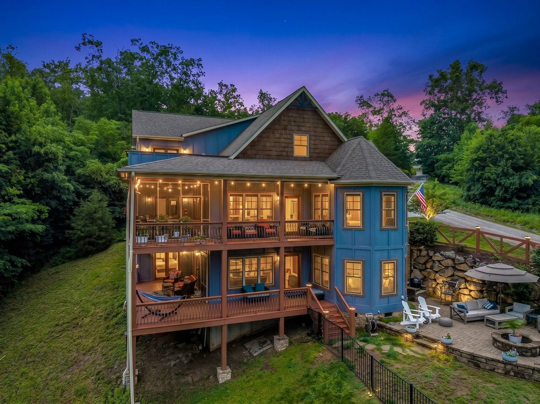 House in Lake Lure, North Carolina, United States 1 - 18088135