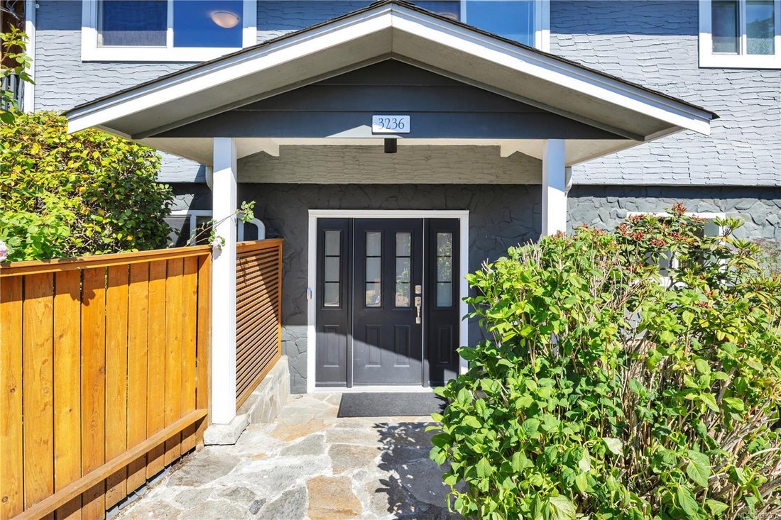 House in Saanich, British Columbia, Canada 2 - 18086661