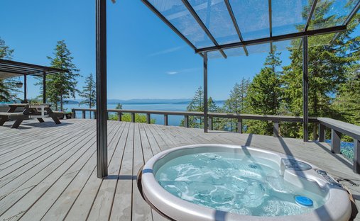 House in Halfmoon Bay, British Columbia, Canada 1
